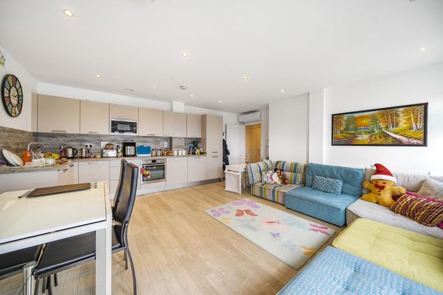 Flat for sale in Edgware, Middlesex