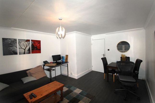 3-bed flat on 16, Chatham Street, London, £500,000