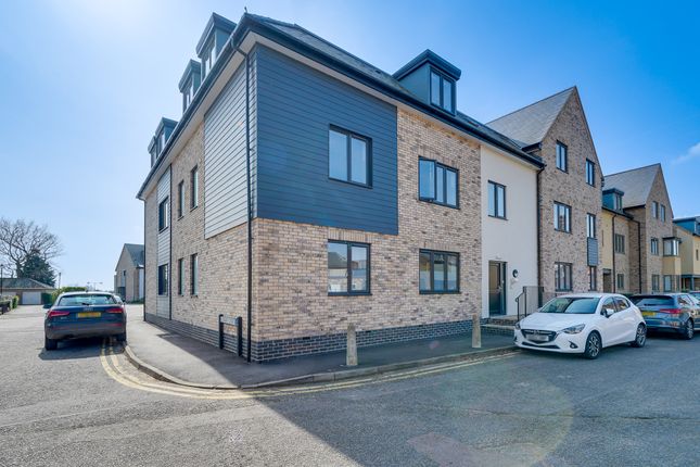Flat to rent in Osier House, New Road, St. Ives