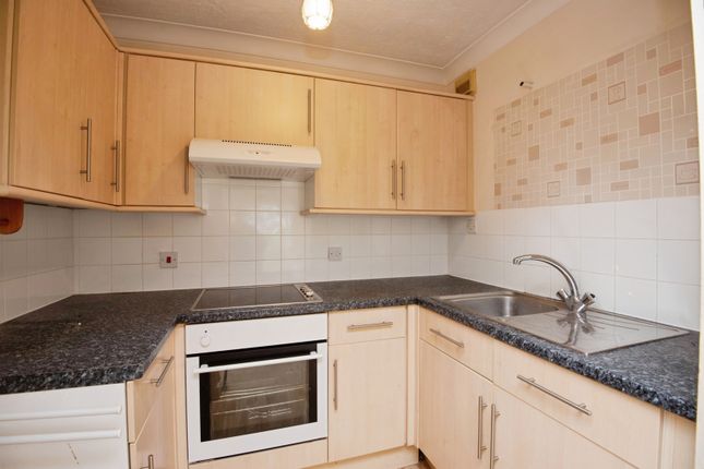 Flat 16, Oakland Court,, Gratwicke Road, West Sussex photo 3