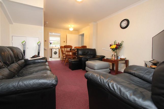 45 Meadowcroft, Barry photo 5
