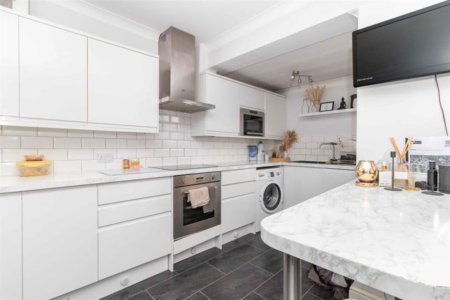 12, Cumbrian Close, Worthing photo 3