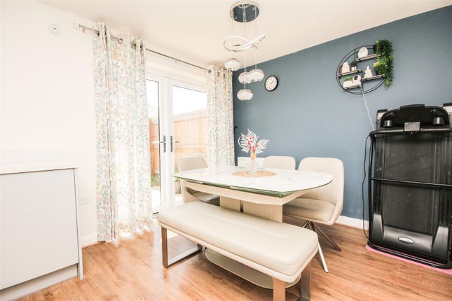 48, Miranda Way, Wellingborough photo 4
