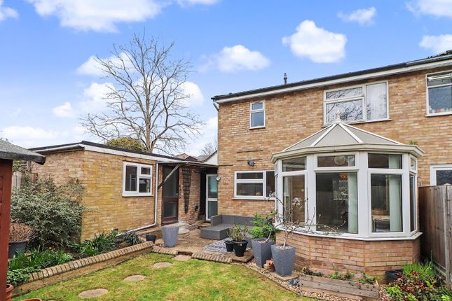 18, Berkeley Close, Hertfordshire photo 2