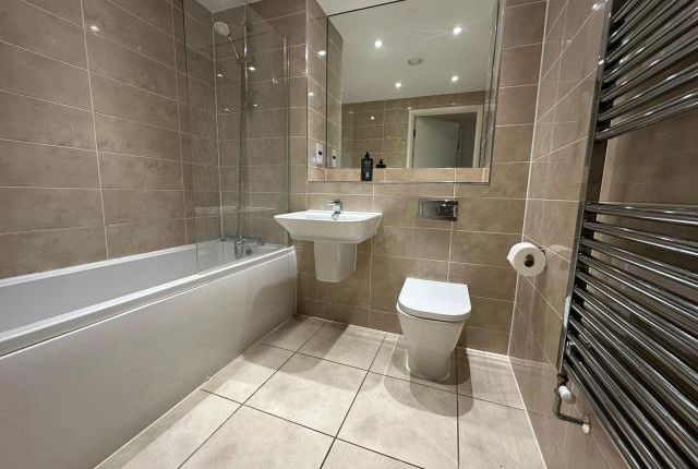 Flat 131 Crossways, Windsor Road, Slough photo 4