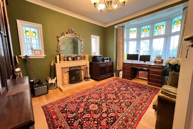 32, Westrow Gardens, Ilford photo 3