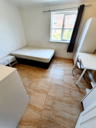 Otter Close, London photo 2