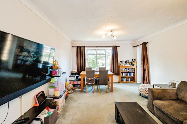 12, Lamorna Grove, Worthing photo 2