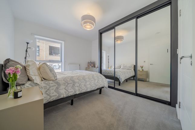 Flat 204, Chichely Heights, 2, Moy Lane, London photo 4