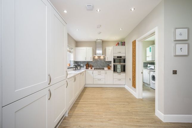 1, Clos Y Pinwydd, Abergavenny photo 3