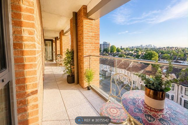 St Pier Court, Green St, London photo 5