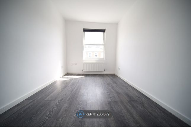 Flat to rent in Seven Sisters Road, London