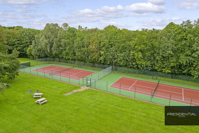 19 Aragon Lodge, Boleyn Court Epping New Road, Buckhurst Hill photo 2