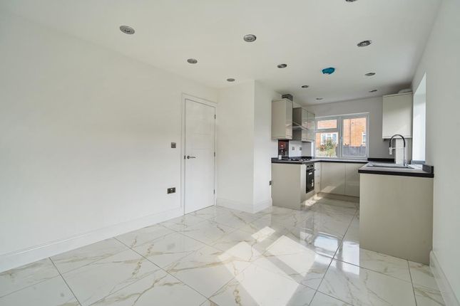 End terrace house for sale in 3A Modbury Gardens, South Reading