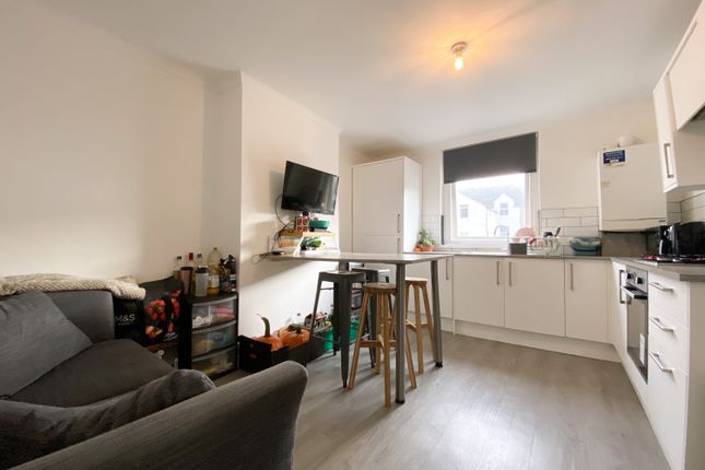 3-bed flat on Flat B, 16, Llanbleddian Gardens, Cardiff, £1,725/mo