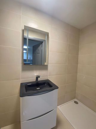 (LettsPay) Flat 1, 940, Oxford Road, Reading photo 5