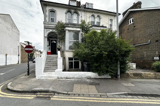 Thumbnail Flat to rent in Darnley Road, Gravesend, Kent