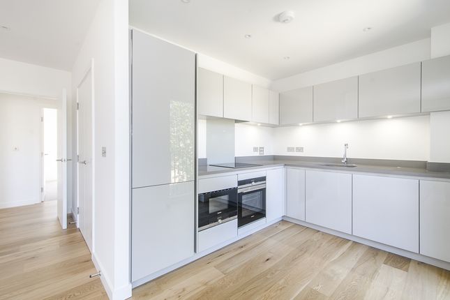 Thumbnail Flat to rent in Monarch Square, London