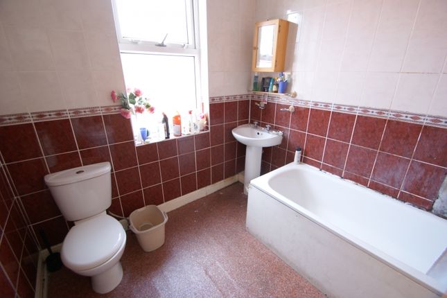 55, Harold Place Hyde Park, Leeds photo 4