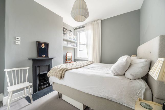 Flat for sale in Wendover Road, Harlesden, London