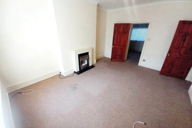 Flat to rent in Ashbrow Road, Fartown, Huddersfield