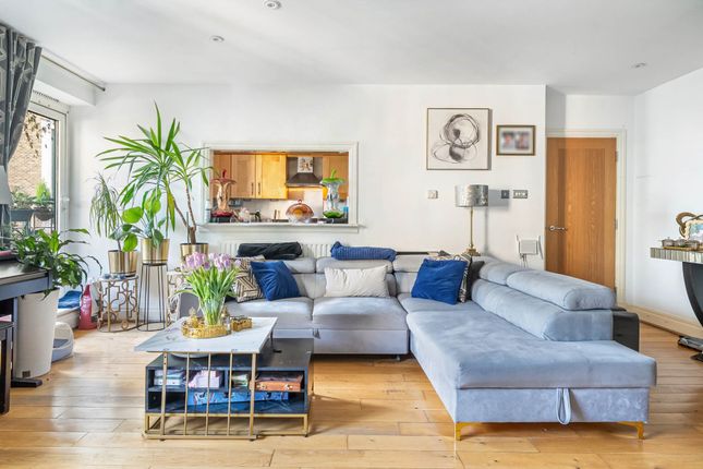 39 Warren House, Beckford Close, London photo 3