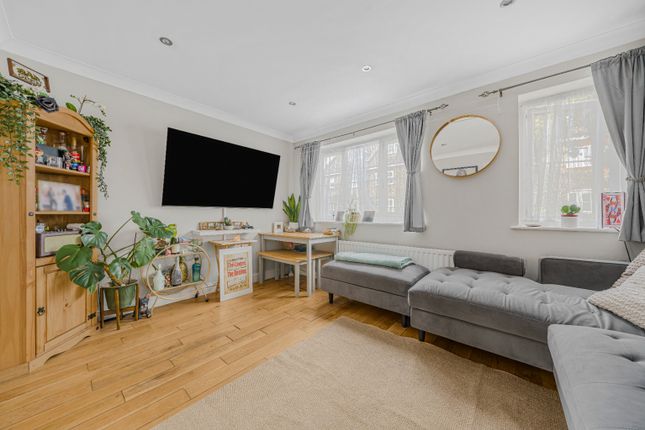 5 Berkeley Mews, Thames Street, Lower Sunbury photo 2