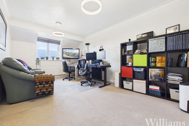 15 Chadbone Close, Aylesbury photo 3