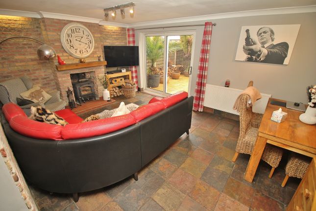 19, Winterslow Drive, Havant photo 2