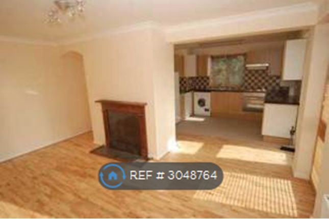 Flat  Mansfield Heights, Great North Road, London photo 2