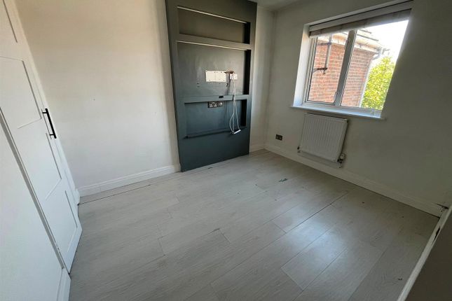 40, Strathy Close, Reading photo 4
