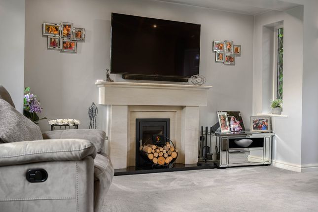 Broadoak, 25 Park Road, Disley photo 4