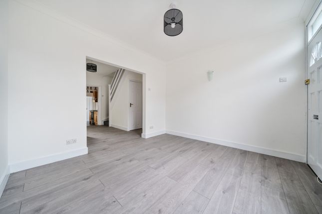 3-bed terraced on Bayly Road, Dartford, £1,700/mo