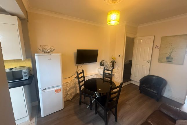25, Enfield Road, Coventry photo 5