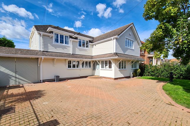 61 Welley Road, Wraysbury photo 2
