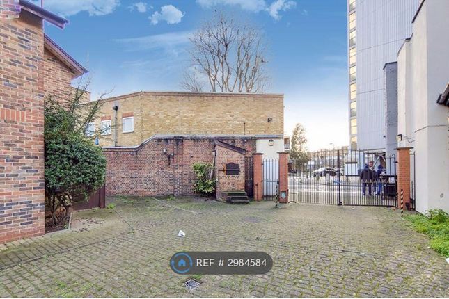 Lamplighter Close, London photo 2