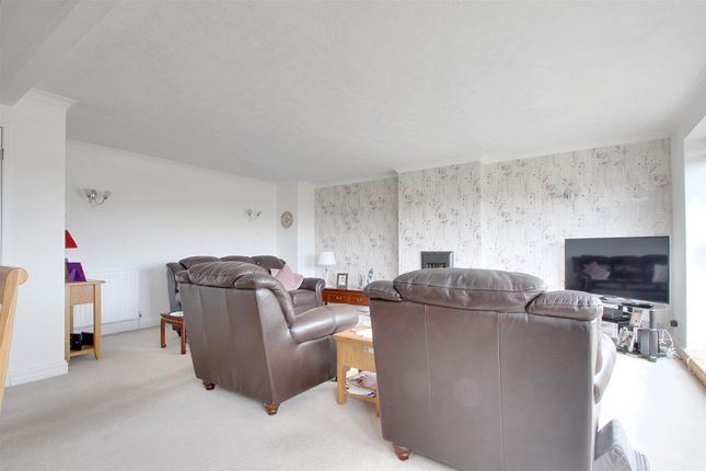 Flat for sale in Grand Avenue, Worthing
