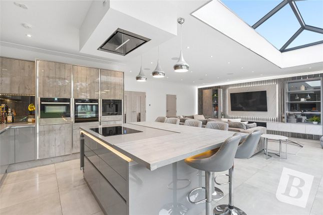 20, Emerson Drive, Hornchurch photo 2
