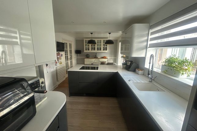 Mansion Drive, Tipton photo 3