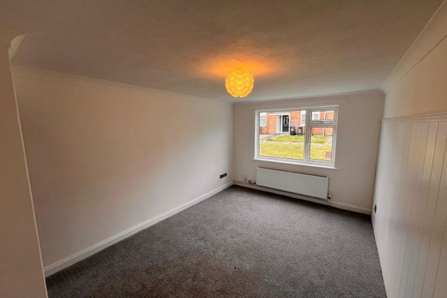 112 Chiltern Way, Northampton photo 3