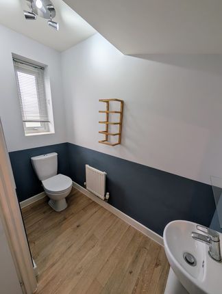 14, Beeston Lane , Askern  photo 4