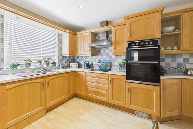 10, Bents Crescent, Dronfield photo 3