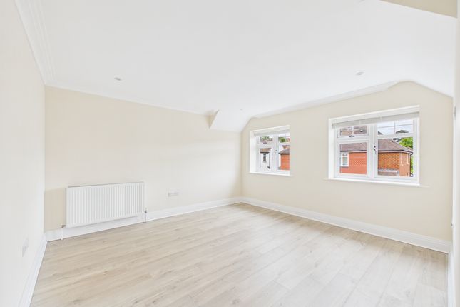 Flat 3, 82b Portlock Road, Maidenhead photo 3