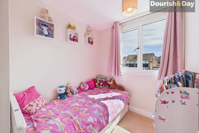 14 Covert Close, Stafford photo 4