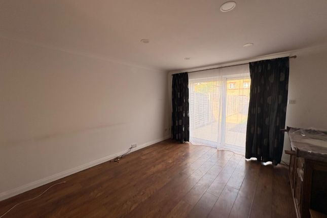 30, Stern Close, Barking photo 2