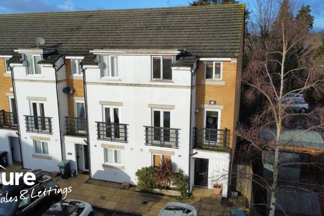Thumbnail Town house for sale in Hemsley Road, Kings Langley, Hertfordshire