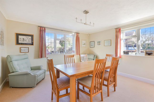 1, Croffets, Tadworth photo 3