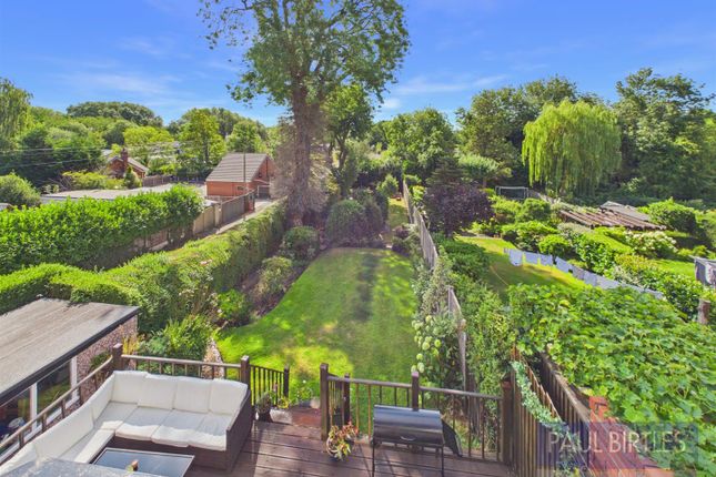 22, Meadowgate, Trafford photo 3