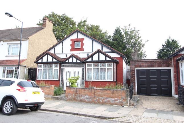 3 bed detached bungalow to rent in Chichester Road, London