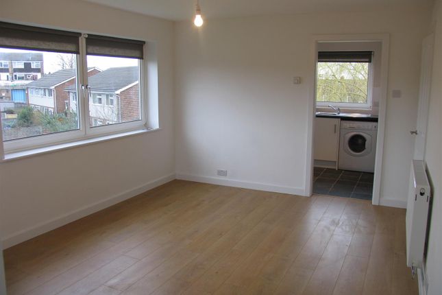 Flat to rent in Highmill, Ware